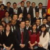 Đại sứ Dương Chí Dũng (hàng đầu, thứ tư từ trái sang) chụp ảnh lưu niệm cùng các đại biểu và ban chấp hành mới của UEVF. (Ảnh: Trung Dũng/Vietnam+)