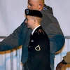 Binh nhì Bradley Manning được hộ tống bên ngoài Tòa án ngày 27/11. (Nguồn: AP)
