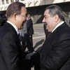 Ngoại trưởng Iraq Hoshyar Zebari (phải) gặp gỡ Tổng thư ký Ban Ki-moon tại Baghdad ngày 6/12. (Nguồn: AFP/TTXVN)