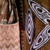 Vải và túi thổ cẩm dệt thủ công Noken của người dân Papua. (Nguồn: BBC)