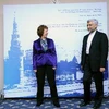 Đại diện cấp cao phụ trách chính sách an ninh và đối ngoại của EU, bà Ashton (trái) và Trưởng đoàn đàm phán hạt nhân Iran Jalili trước cuộc đàm phán hồi tháng 6. (Nguồn: AFP/TTXVN)