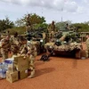 Các binh sỹ Pháp chuẩn bị rời căn cứ Mopti, Mali ngày 25/1. (Nguồn: AFP/TTXVN )