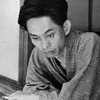 Hình ảnh nhà văn Yasunari Kawabata thời trẻ tại ngôi nhà của ông ở Kamakura. (Nguồn: mhsteger.tumblr.com)