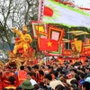 Du khách tham gia lễ hội Đền Sái ở Đông Anh, Hà Nội. (Nguồn: TTXVN)