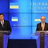 Chủ tịch Hội đồng châu Âu Van Rompuy (phải) và Tổng thống Ukraine Yanukovych trong buổi họp báo ở Brussels ngày 25/2. (Nguồn: AP) 