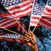 Những lá cờ Mỹ được giương cao trong cuộc biểu tình về việc cải cách chế độ nhập cư ở Phoenix, Arizona năm 2010. (Nguồn: Flickr)