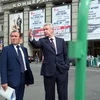 Quyền Thị trưởng Mátxcơva Sobyanin (phải) trong một chuyến đi thị sát đường phố thủ đô. (Ảnh: wordpress.com)