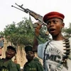 Lính trẻ em ở châu Phi. (Ảnh: voiceofnigeria.org)
