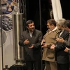 Tổng thống Mahmoud Ahmadinejad (trái) và các quan chức tại buổi lễ kỷ niệm Ngày Hạt nhân Quốc gia ở Tehran ngày 9/4. (Nguồn: AFP/TTXVN)
