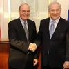 Đặc phái viên Mỹ về Trung Đông George Mitchell và Thủ tướng Israel Benjamin Netanyahu sau cuộc hội đàm ngày 5/5 tại Jerusalem. (Nguồn: Getty Images)