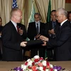 Quan chức Mỹ và Libya tại lễ ký kết Thỏa thuận khung thương mại và đầu tư. (Nguồn: Reuters)