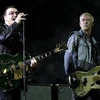 Ca sỹ Bono cùng ban nhạc trong chuyến lưu diễn năm 2009. (Nguồn: Reuters)