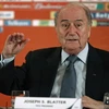 Chủ tịch FIFA Sepp Blatter tại cuộc họp báo chính thức ra lời xin lỗi tuyển Anh và Mexico. (Nguồn: Reuters)