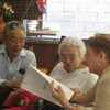 Đại sứ Vũ Chí Công, nữ anh hùng Moncada Melba Hernandez và bà Yolanda Ferrer, chủ tịch Hội hữu nghị Cuba-Việt Nam. (Nguồn: vietnamembassy-cuba.org)