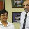 Vợ chồng nhà nghiên cứu Salim và Quarraisha Abdool Karim. (Nguồn: thebody.com)