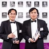 Hai giáo sư-tiến sĩ Võ Bá Ngữ và Võ Bá Tường tại lễ trao giải Eureka Prize 2010. (Ảnh: Đoàn Hùng/Vietnam+)