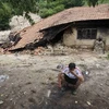 Nhà cửa bị phá hủy sau đợt lũ lụt 19-22/8 ở thành phố Đơn Đông. (Nguồn: Reuters)