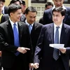 Thủ tướng Thái Lan Abhisit Vejjajiva và người phát ngôn Panithan Wattanayakorn. (Nguồn: AP)