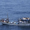 Chiếc tàu của hải tặc Somalia bị hải quân Ấn Độ bắt giữ. (Nguồn: AFP)