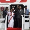 Tổng thống Ấn Độ Pratibha Devisingh Patil đến sân bay ở Phnom Penh. (Nguồn: AP)