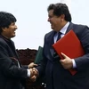 Tổng thống Bolivia Evo Morales và Tổng thống Peru Alan Garcia Perez tại lễ ký thỏa thuận. (Nguồn: Reuters)
