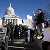 Người dân biểu tình phản đối dự luật do đảng Cộng hòa tại bang Wisconsin đưa ra. (Nguồn: Getty Images)