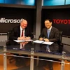 Đại diện của Microsoft và Toyota trong lễ ký thỏa thuận hợp tác. (Nguồn: Internet)