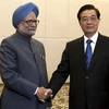 Chủ tịch Trung Quốc Hồ Cẩm Đào và Thủ tướng Ấn Độ Manmohan Singh trong cuộc gặp ngày 13/4. (Nguồn: Reuters)