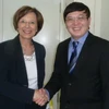 Bộ trưởng Emilia Mueller và ổng Lãnh sự Việt Nam tại Đức Nguyễn Hữu Tráng. (Ảnh: Thanh Hải/Vietnam+)