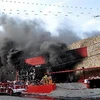 Sòng bạc Royale bị cháy sau vụ tấn công. (Nguồn: AFP/TTXVN)