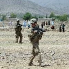 Binh sỹ Mỹ tuần tra tại ngôi làng ở tỉnh Khost, Afghanistan. (Nguồn: AFP/TTXVN)