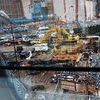 Công việc xây dựng vẫn đang tiếp tục tại khu vực Trung tâm thương mại thương mại thế giới. (Nguồn: AFP/TTXVN)