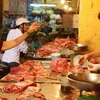 Gian hàng thịt lợn tại chợ Hôm-Đức Viên. (Ảnh: Trần Việt/TTXVN)