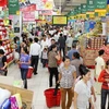 Khách hàng mua sắm tại siêu thị Big C. (Ảnh: Trần Việt/TTXVN)