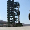 Lính Triều Tiên canh gác tên lửa ba tầng Unha. (Nguồn: Getty)