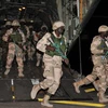 Các binh sỹ Nigeria đến sân bay Bamako. (Nguồn: AFP/TTXVN)