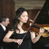 Nữ nghệ sỹ Kim Min Jin biểu diễn cùng chiếc đàn Stradivarius. (Nguồn: koreaherald.com)