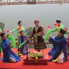 Cảnh hát chầu văn, hầu đồng tại đền Thượng. (Ảnh: Nguyễn Trọng Lịch/Vietnam+)