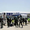 Chiếc 787 Dreamliner của ANA hạ cánh xuống sân bay Haneda. (Nguồn: AP)
