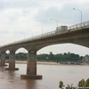 Cầu hữu nghị nối Nong Khai với Vientiane. (Nguồn: asiaexplorers.com)