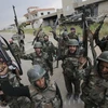 Binh sĩ Syria sau khi giành quyền kiểm soát làng Haydariyah. (Nguồn: AFP/TTXVN)