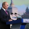 Tổng thống Nga Vladimir Putin phát biểu tại Diễn đàn kinh tế quốc tế Saint Petersburg. (Nguồn: EPA)
