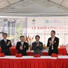 Lãnh đạo Becamex Tokyu và HBC thực hiện nghi lễ khởi công dự án SORA gardens 1. (Ảnh: Hoàng Tuấn/Vietnam+)