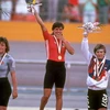 Salumae trên bục nhận huy chương vàng tại Thế vận hội 1988 tại Seoul. (Nguồn: trackcyclingnews.com)