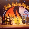 Sinh viên nhận giải Sao tháng Giêng năm học 2008-2009. (Ảnh: Internet).