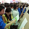 Thanh niên, học sinh tìm cơ hội nghề nghiệp tại Ngày hội Thanh niên Thủ đô với nghề nghiệp 2009. (Ảnh: Internet).