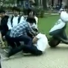 Hình ảnh video clip nữ sinh đánh nhau được tung lên mạng internet.