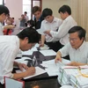 Các tỉnh phía Bắc bàn giao hồ sơ đăng ký dự thi đại học cho các trường sáng 5/5/2010. (Ảnh: Phạm Mai/Vietnam+).
