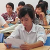 Thí sinh nghe phổ biến quy chế thi tại Đại học Hà Nội. (Ảnh: Phạm Mai/Vietnam+).