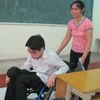 Thí sinh khuyết tật dự thi tại Học viện Bưu chính Viễn thông năm 2011. (Ảnh: Phạm Mai/Vietnam+)